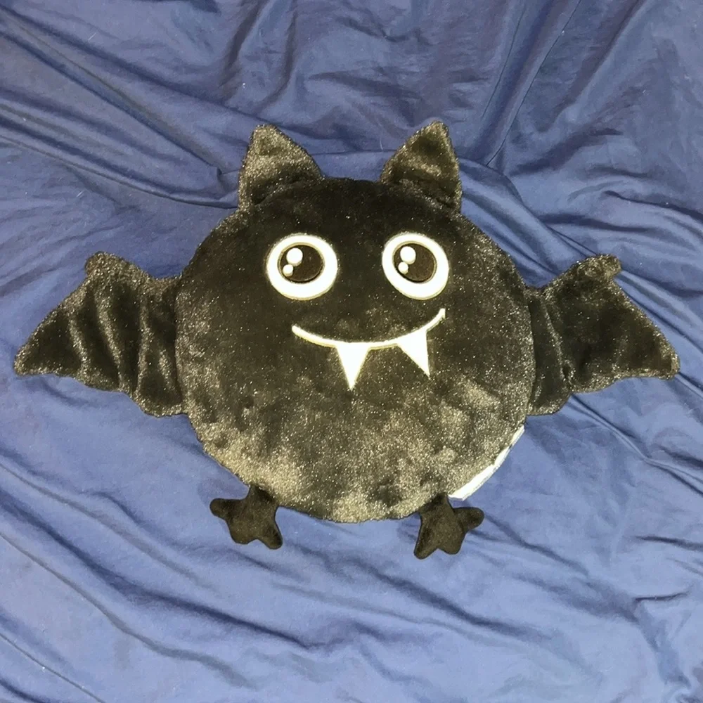 Bat throw pillow *FIRM PRICE*